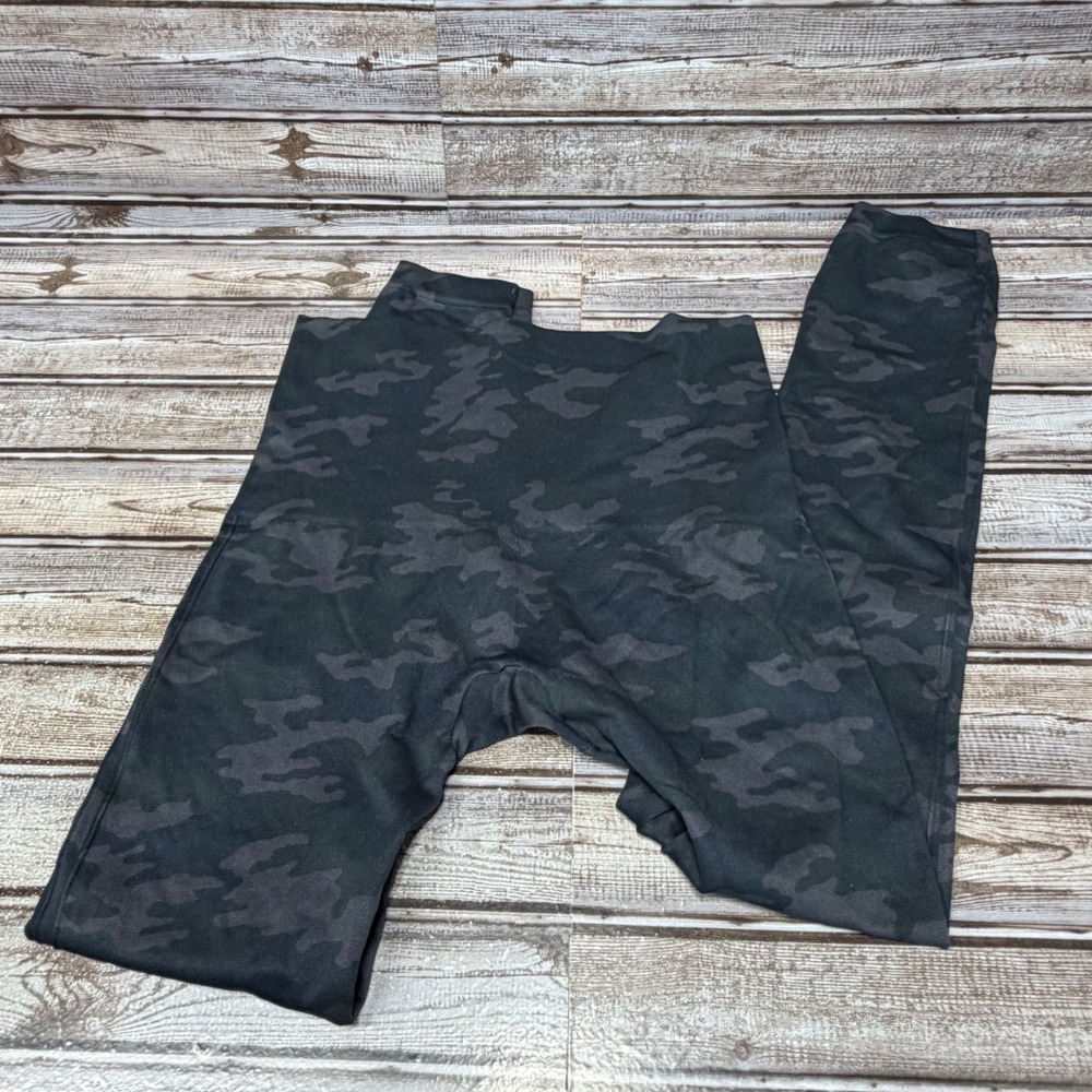 Spanx Look At Me Now Seamless Leggings Womens 1X Black Camo High Waisted